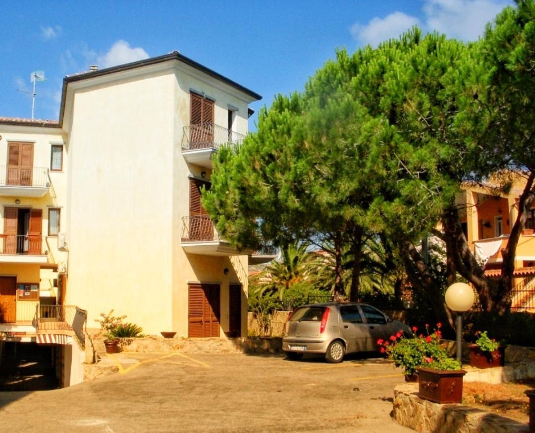 Casa Vacanze Ginestra La Maddalena Con Parcheggio Privato Экстерьер фото